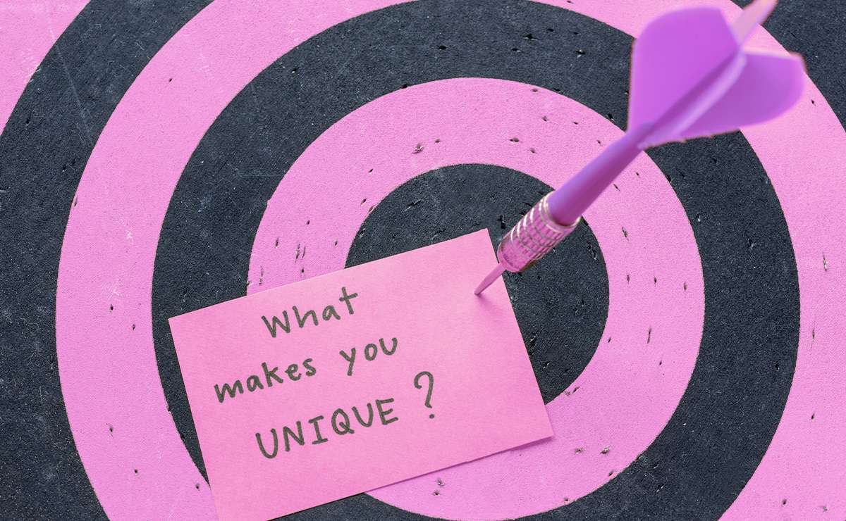 reccetta su bersaglio con messaggio “what makes you unique”